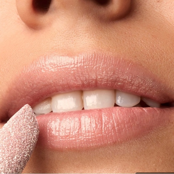 HUDA BEAUTY Other - HUDA BEAUTY sparkly lip balm